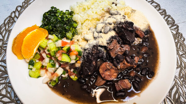 ブラジルの味 フェイジョアーダ のレシピを公開 付け合わせも一緒に食べるのがベスト Walk In Brazil